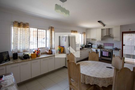 Casa para alugar com 580m², 5 quartos e 6 vagasCozinha