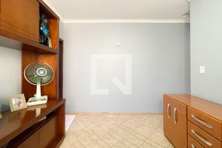 Casa à venda com 255m², 5 quartos e 2 vagas Casa à venda com 255m², 5 quartos e 2 vagasEscritório - Casa 1