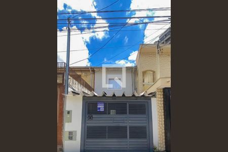 Casa à venda com 120m², 2 quartos e 1 vaga Casa à venda com 120m², 2 quartos e 1 vagaFachada