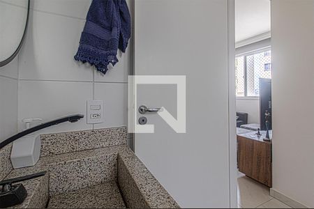 banheiro social de apartamento para alugar com 2 quartos, 41m² em Parque Bristol, São Paulo