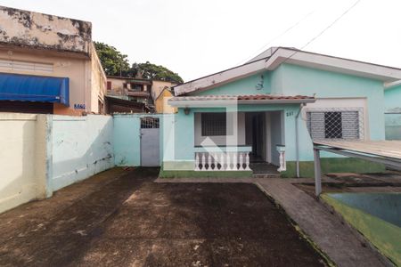 Casa à venda com 150m², 3 quartos e 2 vagas Casa à venda com 150m², 3 quartos e 2 vagasQuintal