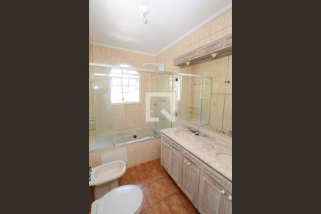 Casa à venda com 430m², 4 quartos e 4 vagas Casa à venda com 430m², 4 quartos e 4 vagasBanheiro da Suíte 1