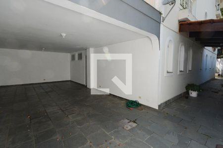 Casa à venda com 430m², 4 quartos e 4 vagas Casa à venda com 430m², 4 quartos e 4 vagasGaragem