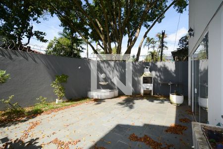 Casa à venda com 430m², 4 quartos e 4 vagas Casa à venda com 430m², 4 quartos e 4 vagasQuintal