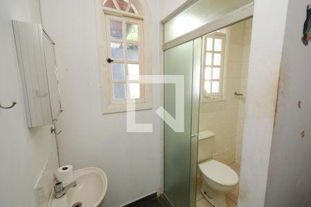 Casa à venda com 430m², 4 quartos e 4 vagas Casa à venda com 430m², 4 quartos e 4 vagasBanheiro de serviço