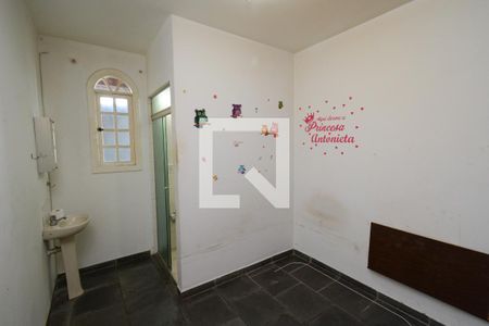 Casa à venda com 430m², 4 quartos e 4 vagas Casa à venda com 430m², 4 quartos e 4 vagasQuarto de Serviço