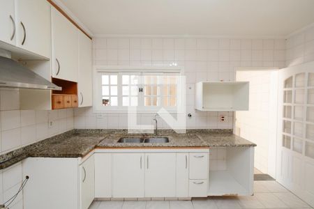 Casa à venda com 430m², 4 quartos e 4 vagas Casa à venda com 430m², 4 quartos e 4 vagasCozinha