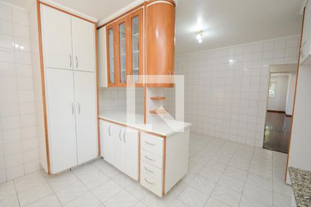 Casa à venda com 430m², 4 quartos e 4 vagas Casa à venda com 430m², 4 quartos e 4 vagasCozinha