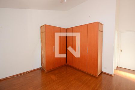 Casa à venda com 430m², 4 quartos e 4 vagas Casa à venda com 430m², 4 quartos e 4 vagasSuíte 4