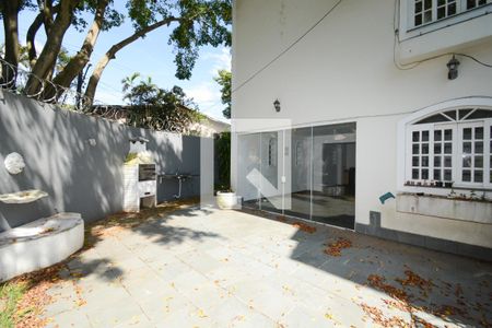 Casa à venda com 430m², 4 quartos e 4 vagas Casa à venda com 430m², 4 quartos e 4 vagasQuintal