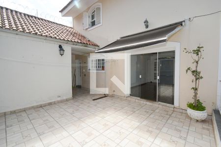Casa à venda com 430m², 4 quartos e 4 vagas Casa à venda com 430m², 4 quartos e 4 vagasTerraço