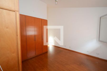 Casa à venda com 430m², 4 quartos e 4 vagas Casa à venda com 430m², 4 quartos e 4 vagasSuíte 4