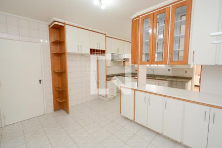 Casa à venda com 430m², 4 quartos e 4 vagas Casa à venda com 430m², 4 quartos e 4 vagasCozinha