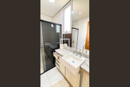 Apartamento à venda com 95m², 2 quartos e 2 vagas Apartamento à venda com 95m², 2 quartos e 2 vagasBanheiro da Suíte