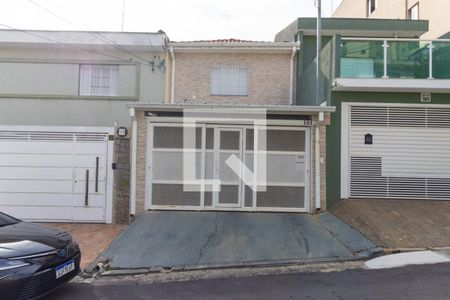 Casa à venda com 140m², 2 quartos e 2 vagas Casa à venda com 140m², 2 quartos e 2 vagasFachada
