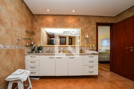 Casa à venda com 372m², 4 quartos e 2 vagas Casa à venda com 372m², 4 quartos e 2 vagasBanheiro da Suíte 2