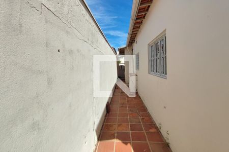 Casa à venda com 164m², 4 quartos e 1 vaga Casa à venda com 164m², 4 quartos e 1 vagaCorredor - Quintal