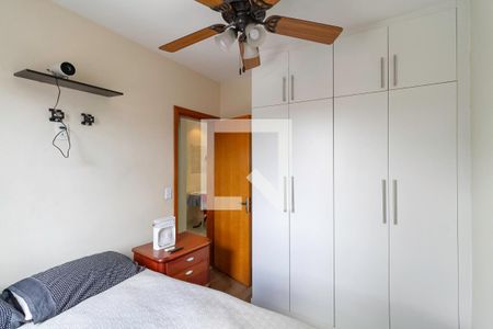 Quarto 1 de apartamento para alugar com 2 quartos, 45m² em Santa Terezinha, Belo Horizonte