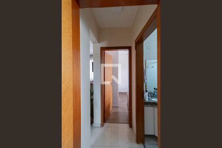 Corredor de apartamento para alugar com 2 quartos, 45m² em Santa Terezinha, Belo Horizonte