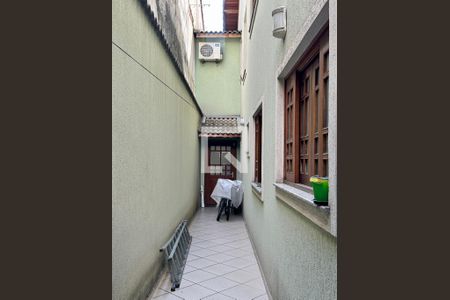 Casa à venda com 185m², 3 quartos e 3 vagas Casa à venda com 185m², 3 quartos e 3 vagasCorredor Lateral