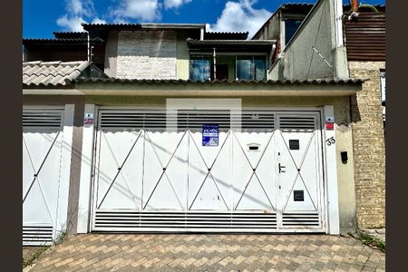 Casa à venda com 185m², 3 quartos e 3 vagas Casa à venda com 185m², 3 quartos e 3 vagasFachada