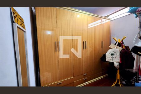 Casa à venda com 205m², 3 quartos e 2 vagasQuarto 2