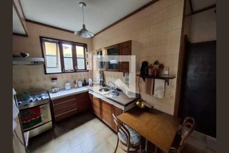 Casa de condomínio à venda com 247m², 3 quartos e 5 vagas