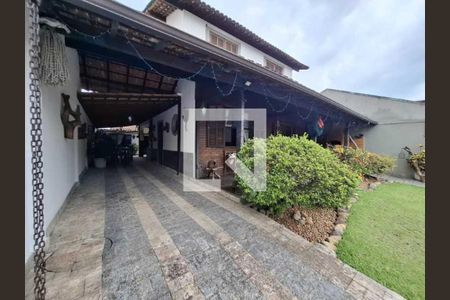 Casa de condomínio à venda com 247m², 3 quartos e 5 vagas