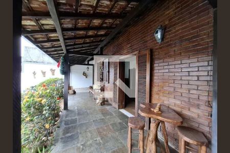 Casa de condomínio à venda com 247m², 3 quartos e 5 vagas