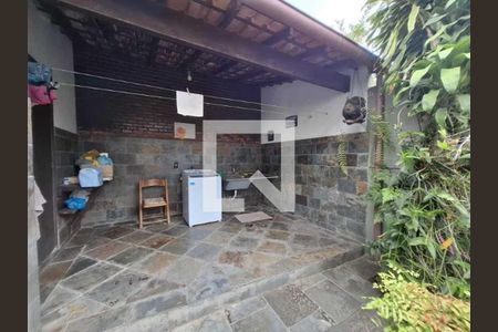 Casa de condomínio à venda com 247m², 3 quartos e 5 vagas