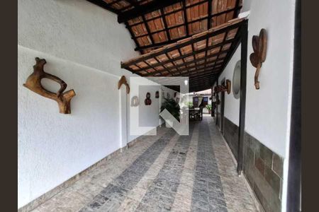 Casa de condomínio à venda com 247m², 3 quartos e 5 vagas