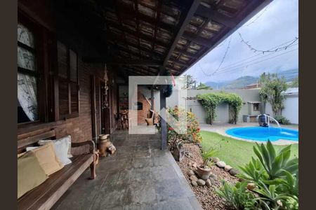 Casa de condomínio à venda com 247m², 3 quartos e 5 vagas