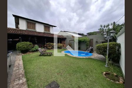 Casa de condomínio à venda com 247m², 3 quartos e 5 vagas