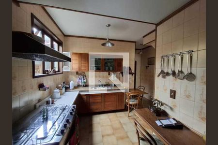 Casa de condomínio à venda com 247m², 3 quartos e 5 vagas