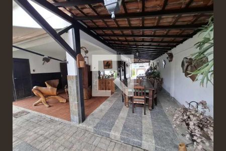 Casa de condomínio à venda com 247m², 3 quartos e 5 vagas