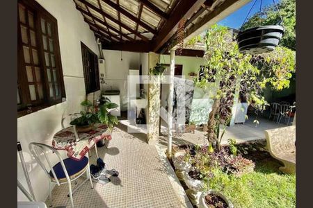 Casa à venda com 176m², 3 quartos e 2 vagas