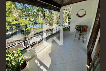 Casa à venda com 176m², 3 quartos e 2 vagas