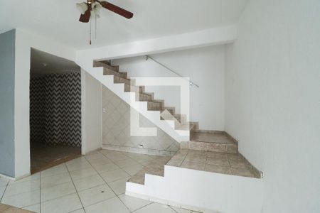 Casa para alugar com 120m², 3 quartos e 2 vagasEscada