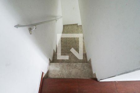 Casa para alugar com 120m², 3 quartos e 2 vagasEscada