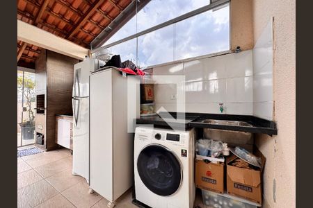 Apartamento à venda com 90m², 2 quartos e 2 vagas Apartamento à venda com 90m², 2 quartos e 2 vagasLavanderia