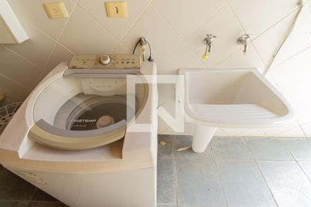 Casa à venda com 165m², 3 quartos e 2 vagas Casa à venda com 165m², 3 quartos e 2 vagasÁrea de Serviço