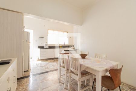 Casa à venda com 165m², 3 quartos e 2 vagas Casa à venda com 165m², 3 quartos e 2 vagasCozinha