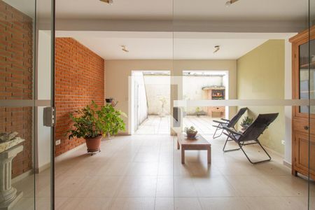 Casa à venda com 165m², 3 quartos e 2 vagas Casa à venda com 165m², 3 quartos e 2 vagasÁrea comum