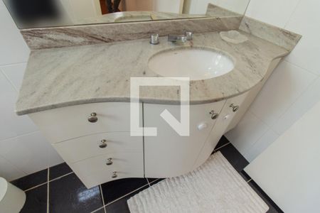 Casa à venda com 165m², 3 quartos e 2 vagas Casa à venda com 165m², 3 quartos e 2 vagasBanheiro da Suíte 1