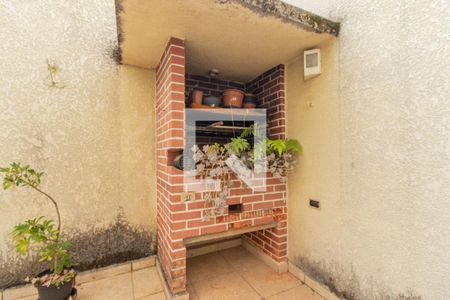 Casa à venda com 165m², 3 quartos e 2 vagas Casa à venda com 165m², 3 quartos e 2 vagasÁrea comum - Churrasqueira