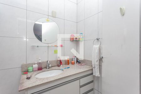 Casa à venda com 280m², 3 quartos e 4 vagasBanheiro da Suíte 2