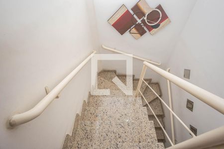 Casa à venda com 280m², 3 quartos e 4 vagasEscada