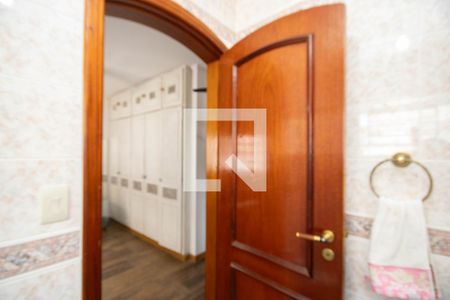Casa de condomínio à venda com 360m², 4 quartos e 4 vagas Casa de condomínio à venda com 360m², 4 quartos e 4 vagasBanheiro da Suíte 3