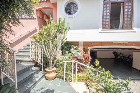 Casa de condomínio à venda com 360m², 4 quartos e 4 vagas Casa de condomínio à venda com 360m², 4 quartos e 4 vagasEntrada