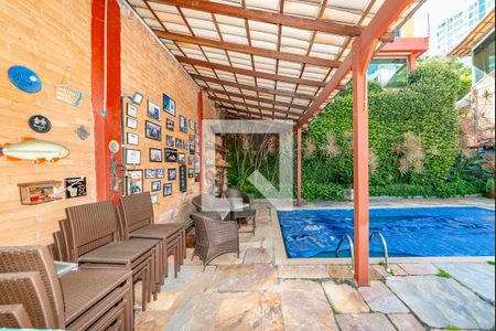 Casa à venda com 549m², 6 quartos e 5 vagas Casa à venda com 549m², 6 quartos e 5 vagasVaranda gourmet
